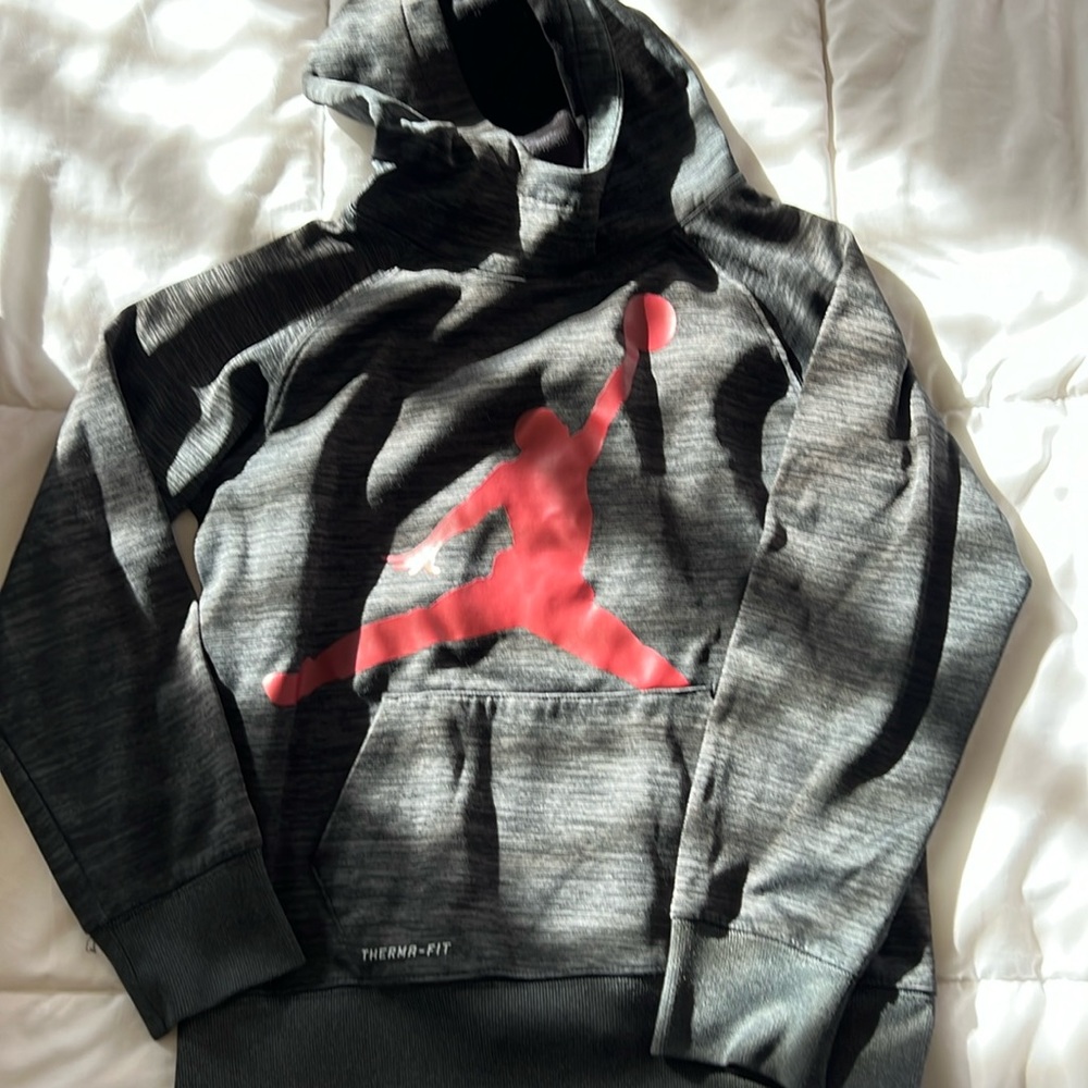 Jordan boys medium thermal fit sweatshirt